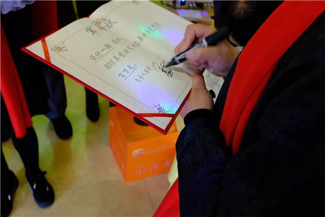 ܊ Ŭ(sh)F(xin)N~ƃ|Ľ(jng)IĿ(bio)